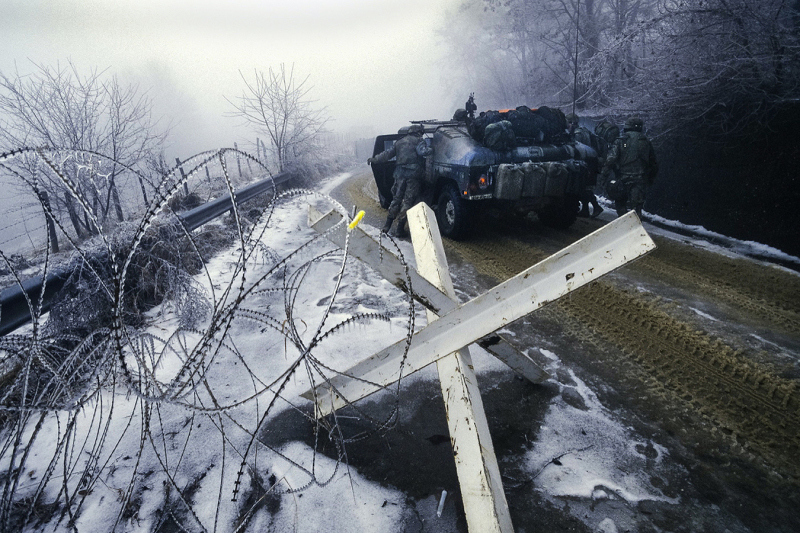 Tank_batalion_winter_barbed_wire