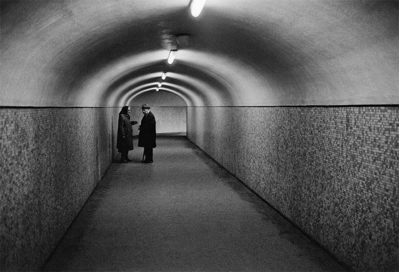 11-Neal_slavin_subway_conversation_alone-min