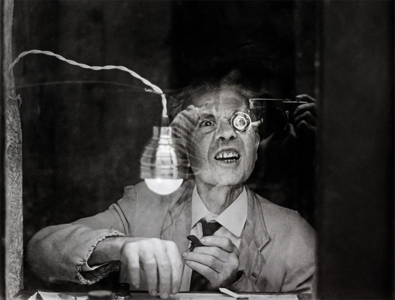 16-Neal_Slavin_self_portrait-in_glass-min