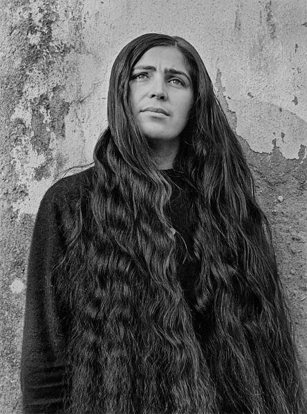19-Neal_Slavin_young_woman_long_black_curly_hair-min