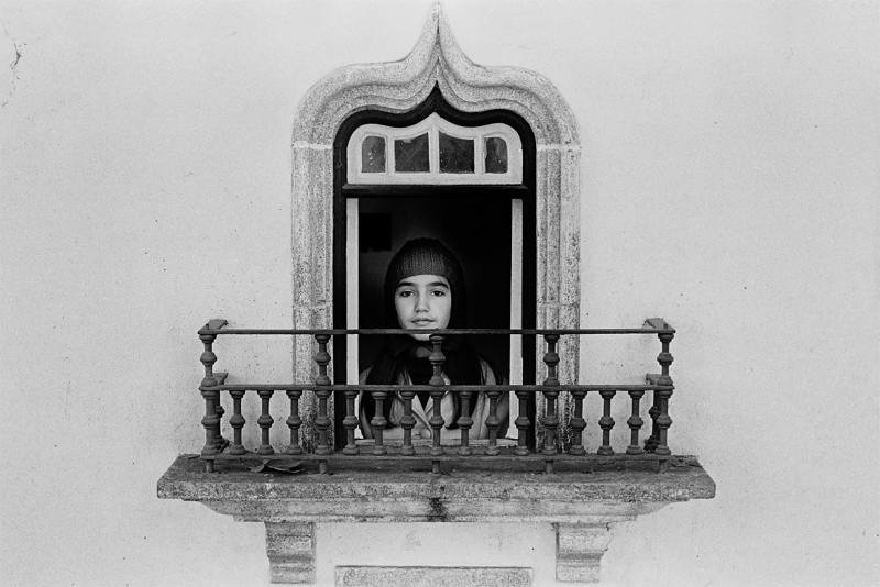 6-Neal_Slavin_Portugal_girl_in_miniature_window-min