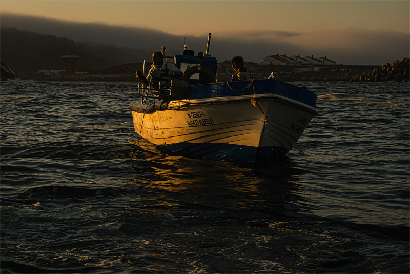 Neal_Slavin_photographer_fishing_boat_Portugal-min