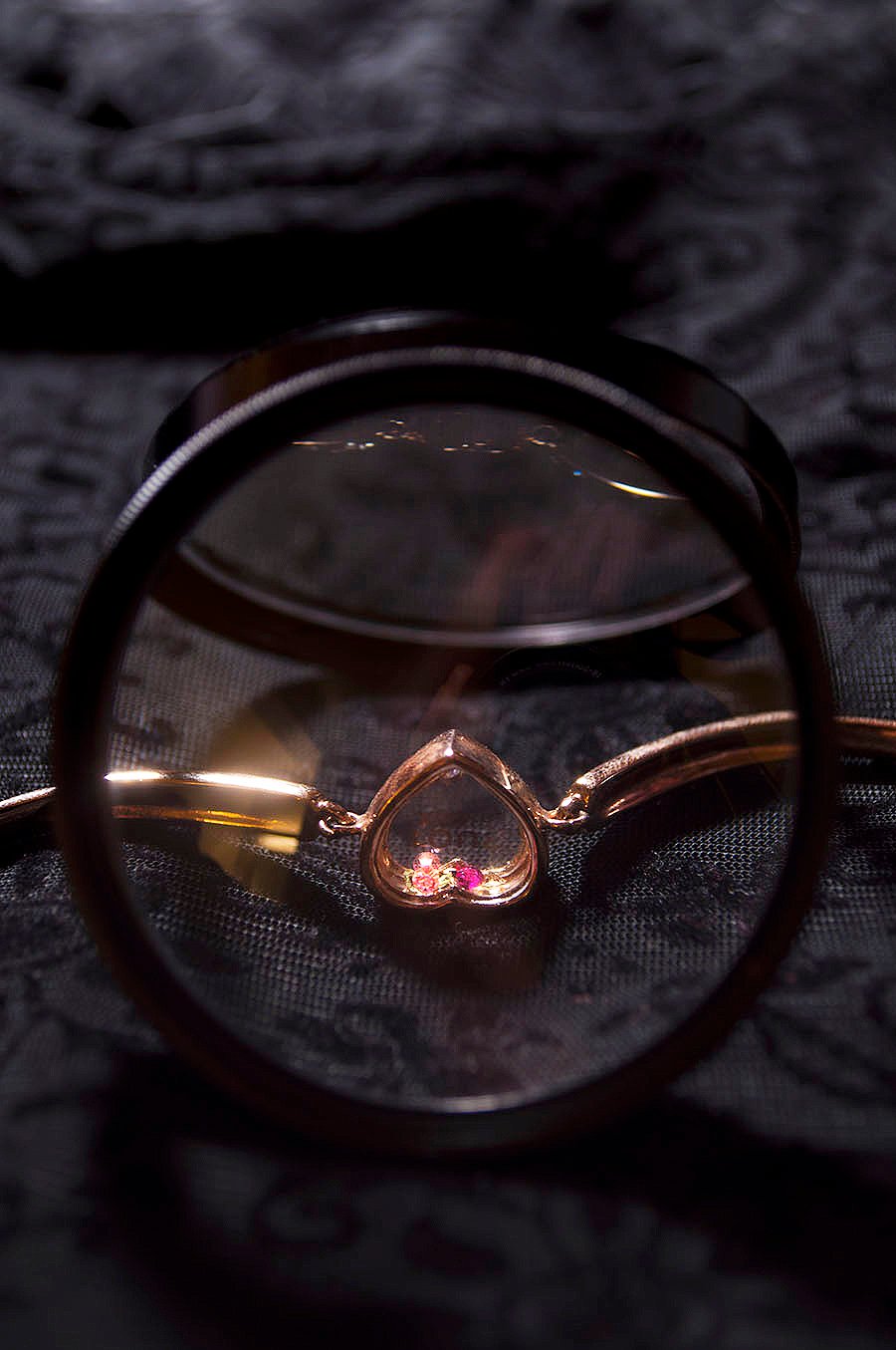 Rebecca_Huang_still_life_photography_dark_velvet_accessories_bracelet_jewelry_lens_magnifying_reflection_heart_gold_jewels_floral