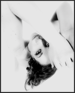 Pin Up model Kitchie Ohh topless
