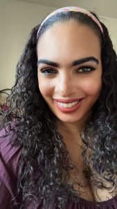 Portrait of artist Antoinette Naseef